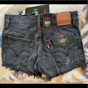 Levi’s 501 mid rise shorts NWT